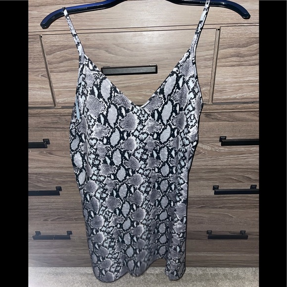 🖤 Host -Pick 🖤Woman’s nightgown ( Never Worn ) - Picture 3 of 9